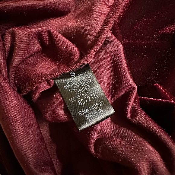 Velvet “Wrapped in Roses” Wine Red Top - Picture 7 of 7